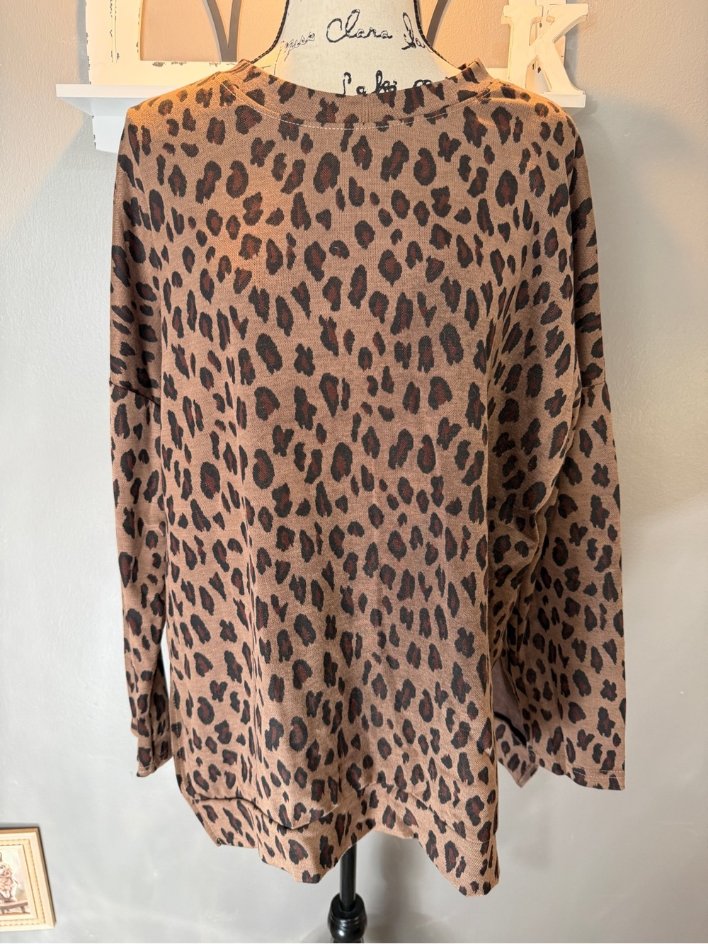AMARYLLIS LEOPARD PRINT CREWNECK SWEATSHIRT SZ XL
